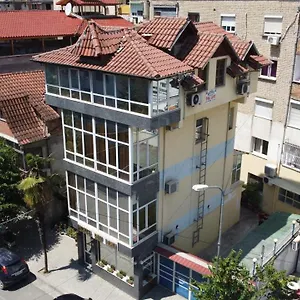Pik Loti Тирана